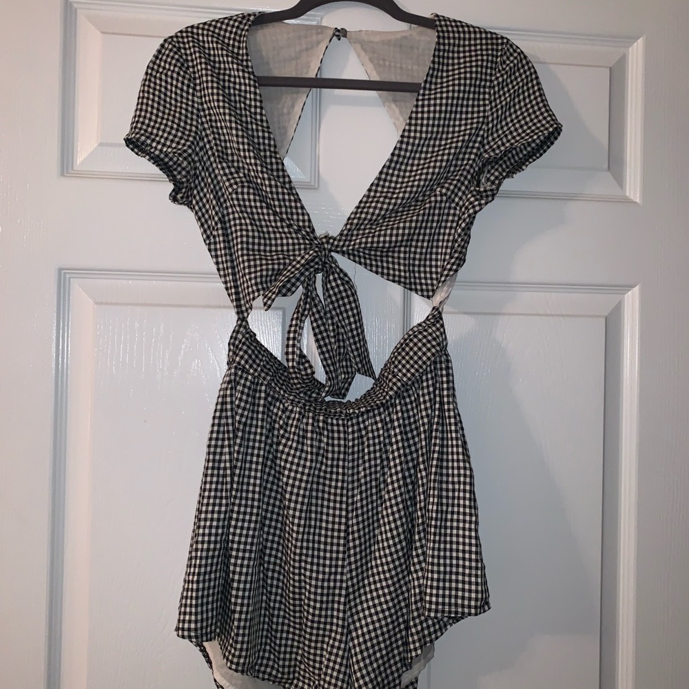 Perfect condition romper! Never worn. - Picture 2 of 2